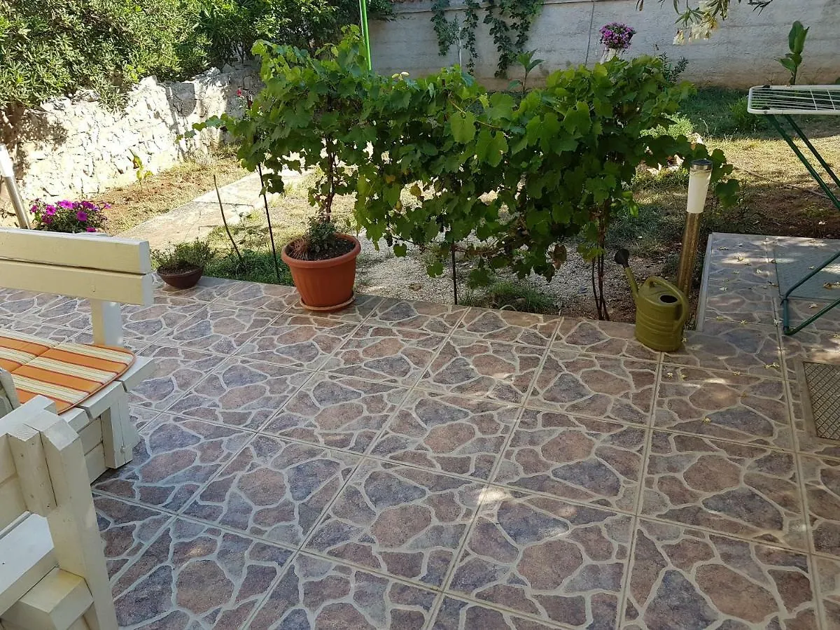 Apartment Mimosa Vir 0*,