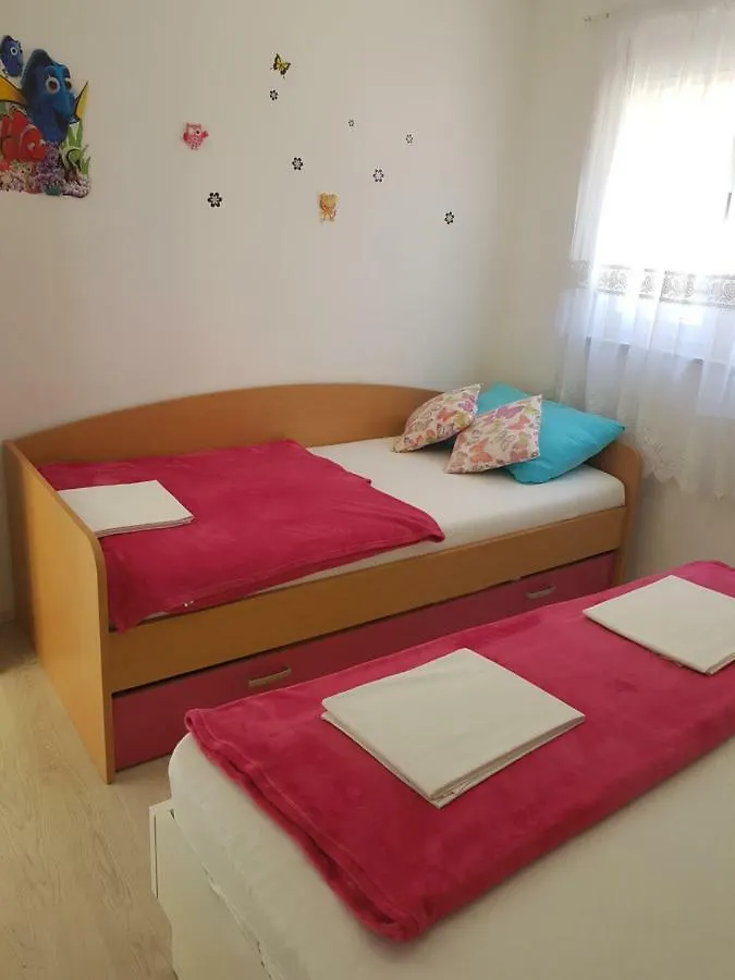 Apartment Mimosa Vir 0*,